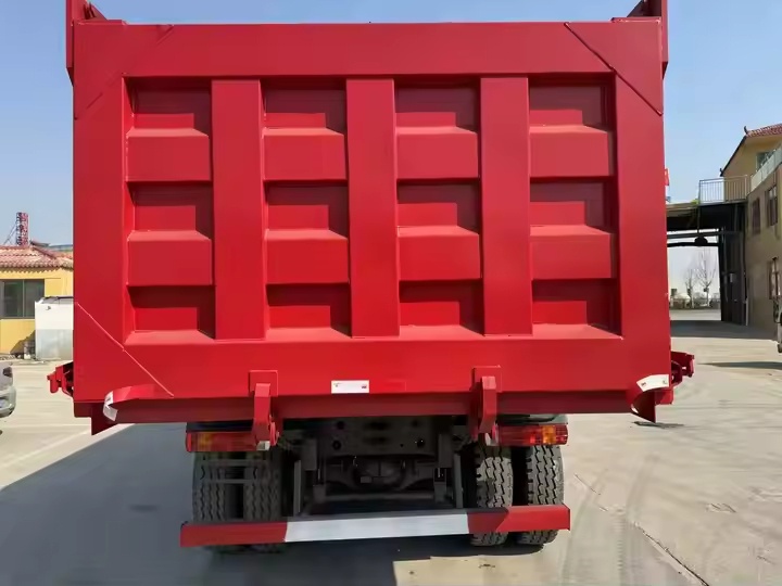 Remanufactured SINOTRUK Howo Dump Truck 8×4 7 Remanufactured Sinotruk Dump Truck 8×4