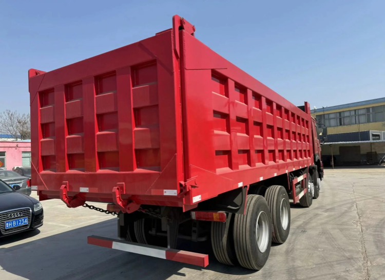 Remanufactured SINOTRUK Howo Dump Truck 8×4 5 Remanufactured Sinotruk Dump Truck 8×4