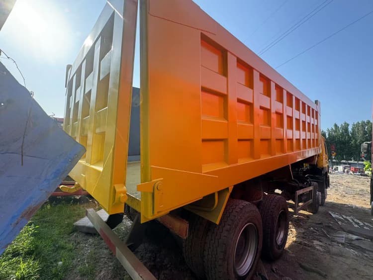 Reman Sinotruk Howo 8x4 371 Tipper Truck 6 Genuine Reman Sinotruk Howo 8x4 Tipper Truck 371 for Sale in Sierra Leone